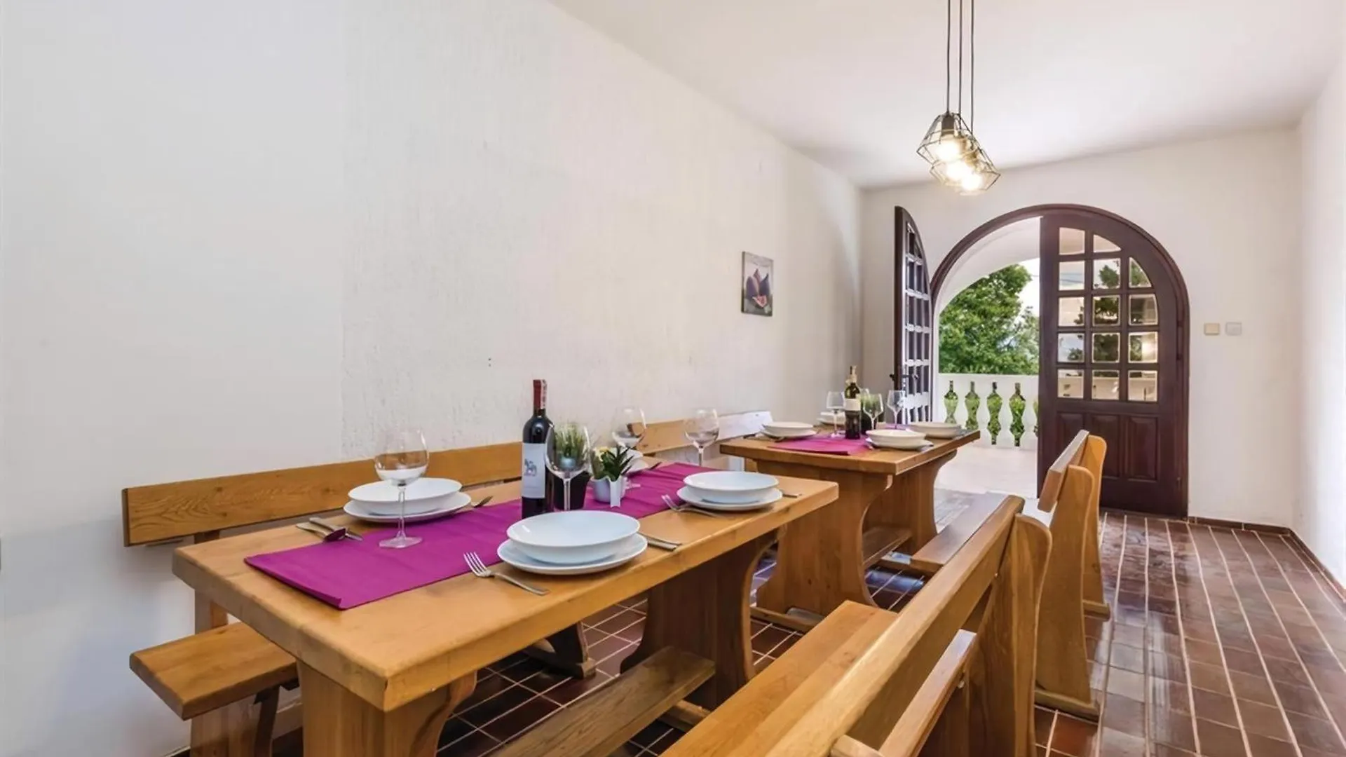 Geraeumiges Ferienhaus Fuer 15 Personen In Liganj Tulisevica 0*,  Croatia